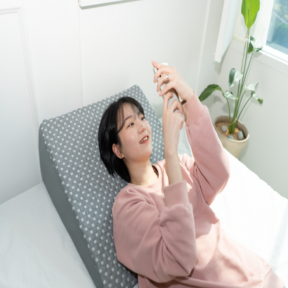 삼각 등받이 쿠션 다용도 웨지 메모리폼 베개