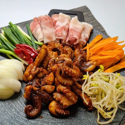 쭈꾸리아 맛있게 매운 양념쭈꾸미볶음 반조리 간편 캠핑요리 밀키트
