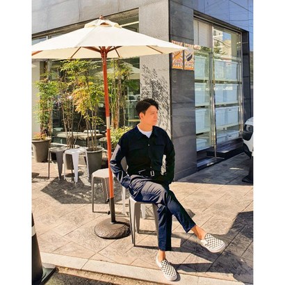 모던한 남자 점프수트 긴팔