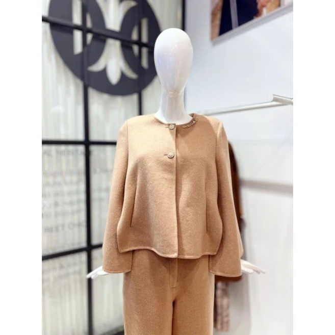 [듀엘] 핸드메이드 로고 장식 케이프 코트 L244PSH517