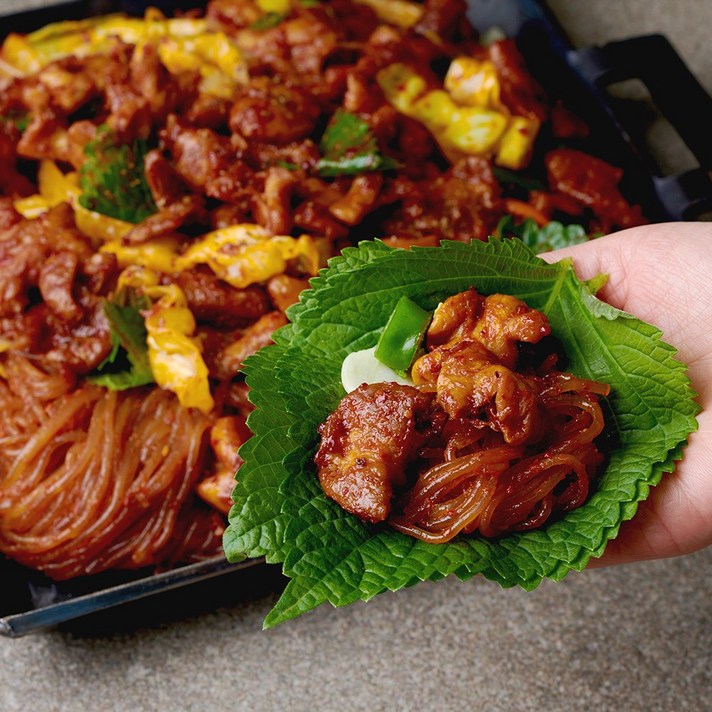 쿡솜씨 왕십리 야채 곱창 밀키트 손질 돼지곱창 300g 당면포함 홈술 안주 630g 캠핑 데이트 홈파티