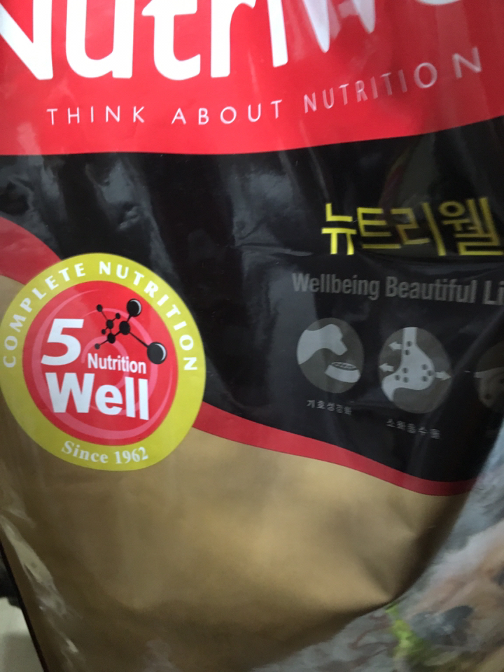 뉴트리웰 어덜트 곡물 인도어 기능성 애견 사료