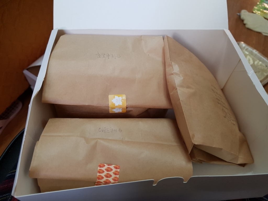 헬로우모리스 화이트 무지 포장상자