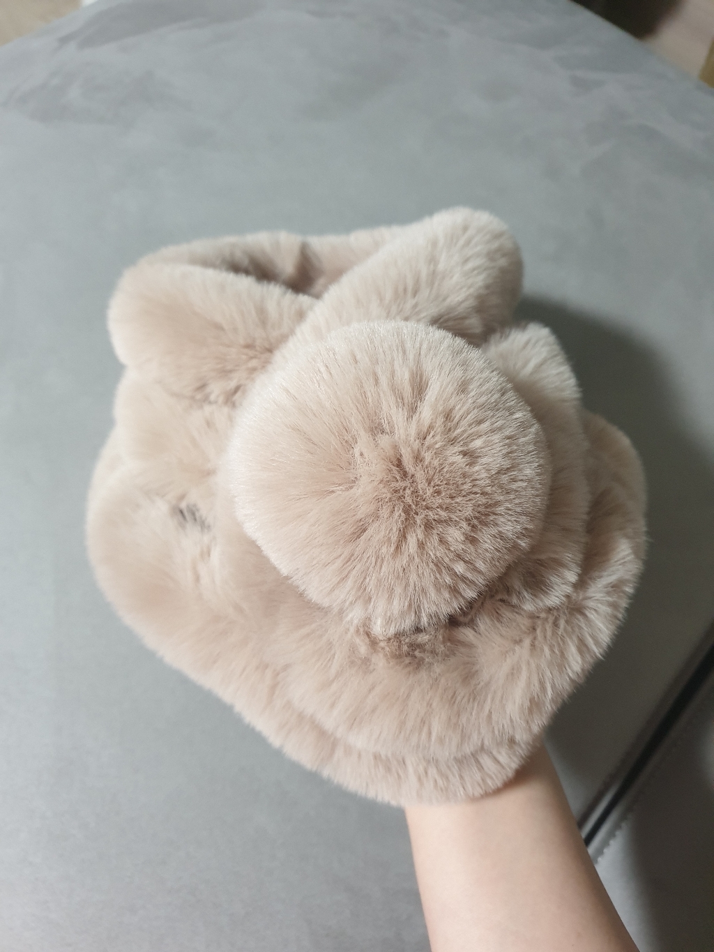 부티크제이 방울 페이크퍼 퍼목도리