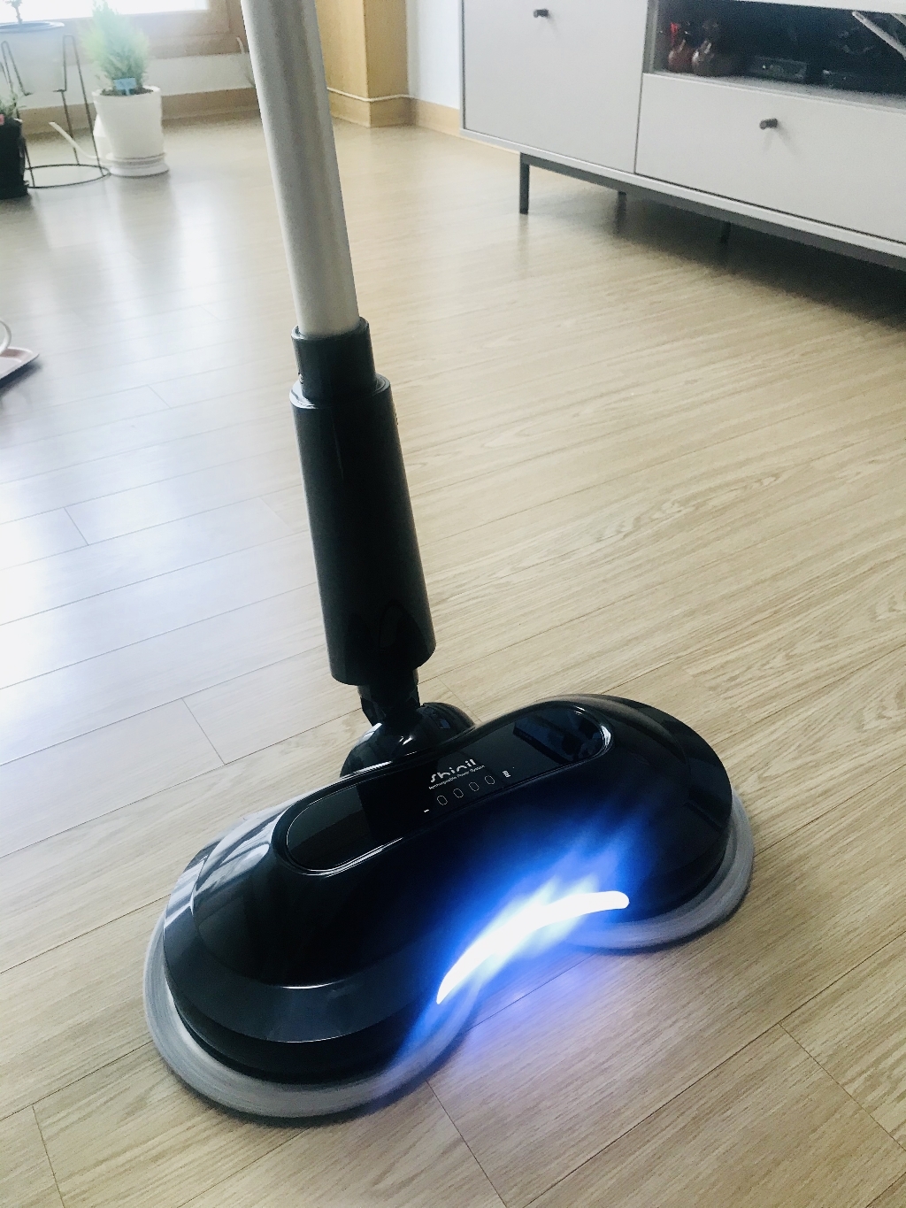 신일 듀얼 ED 무선 물걸레청소기 링스턴 SDC-SJ250R