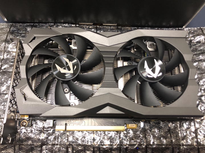 조텍 게이밍 지포스 TX 1660 SUER A 백플레이트 그래픽카드 D6 B