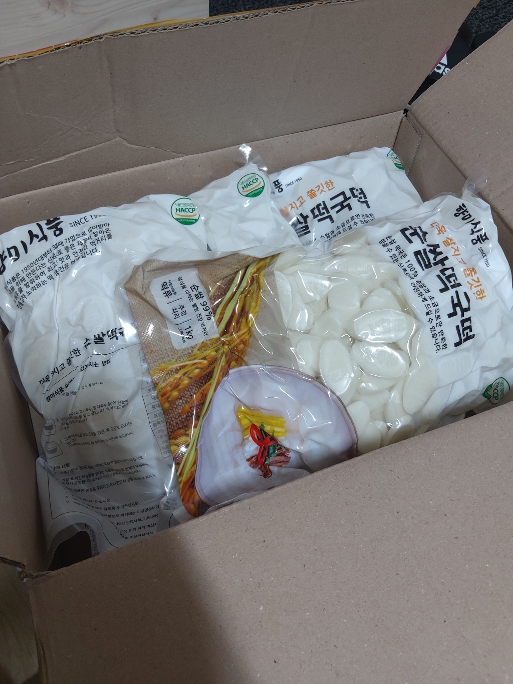 푸드마을 떡국 전분없이 순쌀과 소금으로 반죽한 순쌀떡국