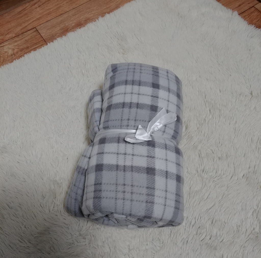 YHOE 따뜻한 차량용 양털 망토 무릎담요