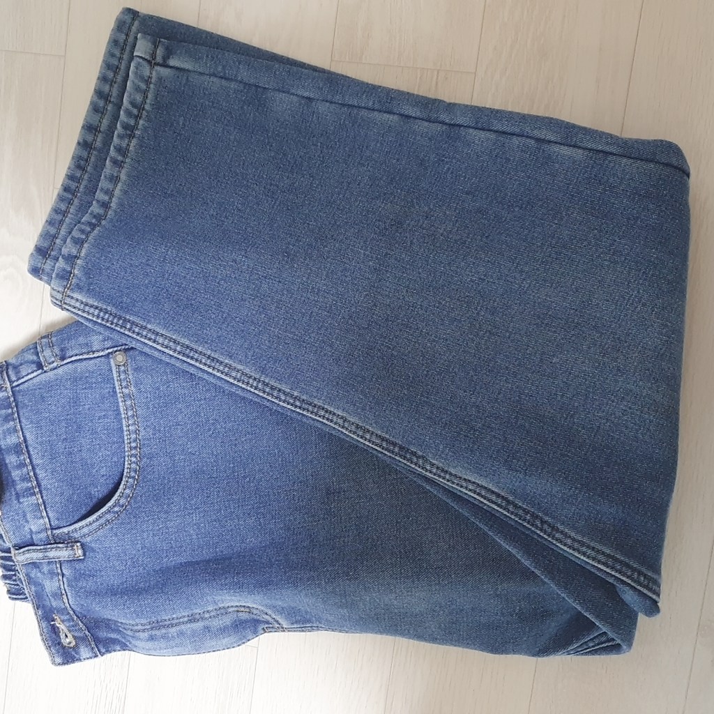 빼빼 여성용 융기모 뒷밴딩 일자 데님 팬츠