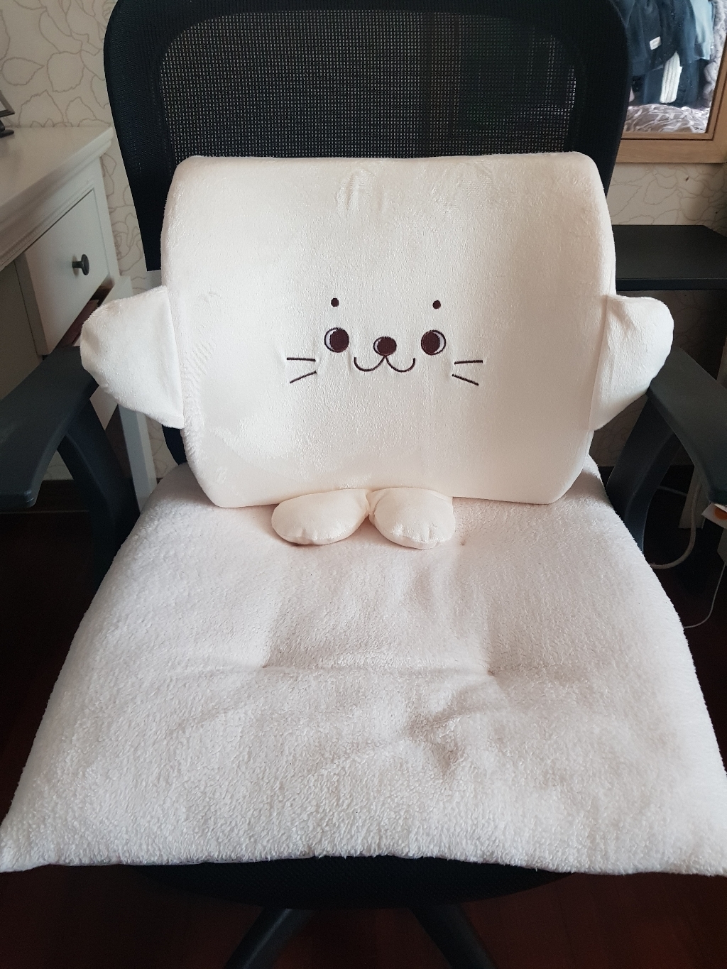 홍대선희샵 캐릭터 등쿠션 050