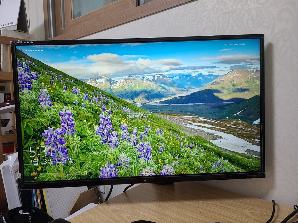 엠텍 81 UHD 4K HDR 모니터