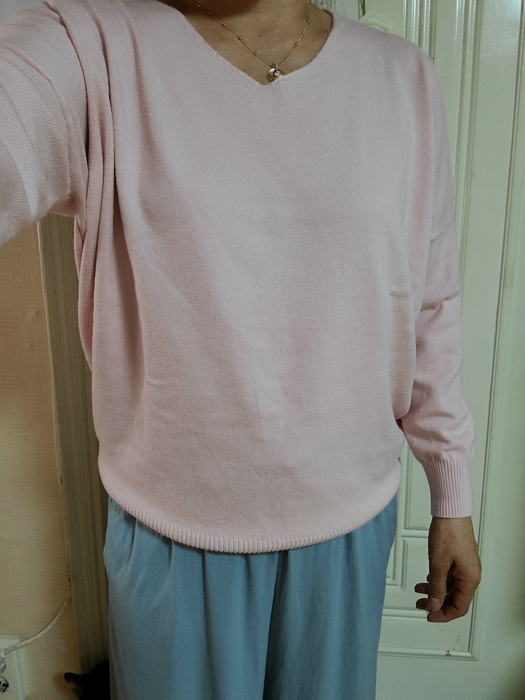 데일리앤 토리 브이넥 가오리 루즈핏 니트