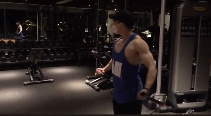 블랙몬스터핏 DEE CUT TANK TO 나시