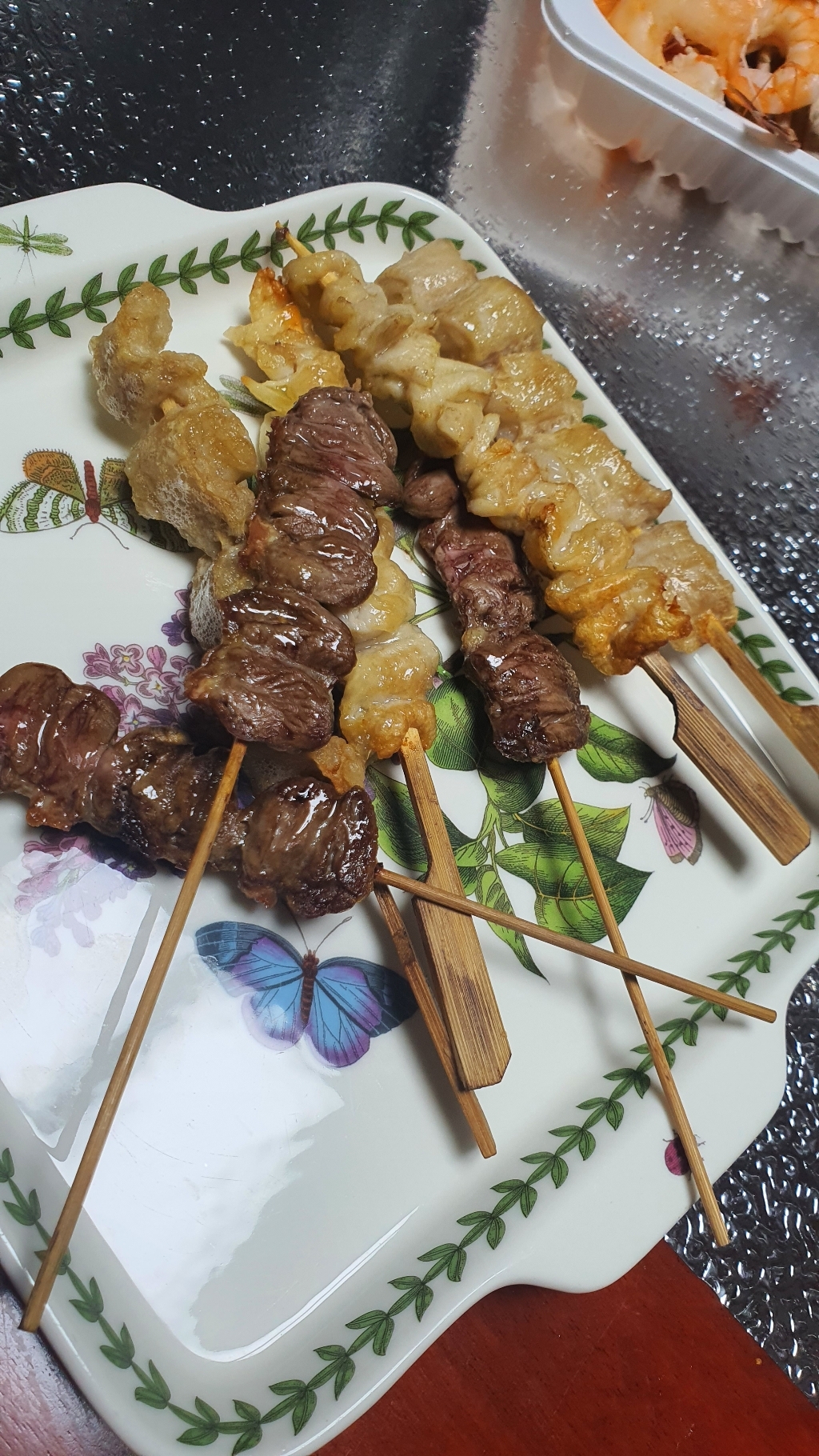 고기와 우리는 하나다 닭껍질꼬치 6꼬치 리뷰후기