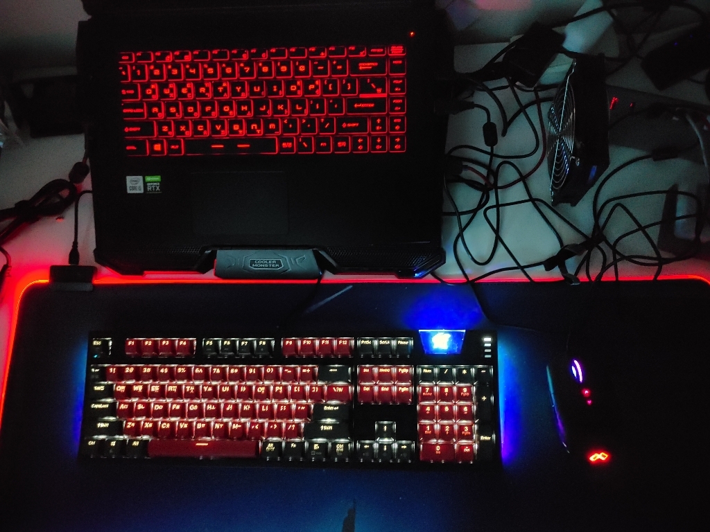 디씨네트워크 RGB LED 일러스트 게이밍 키보드 마우스 장패드 리뷰후기