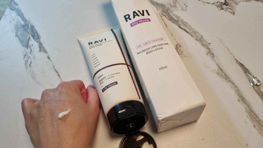 RAVIEL 밸런스드 케어 퍼퓸 바디로션 릴리머스크향 리뷰후기