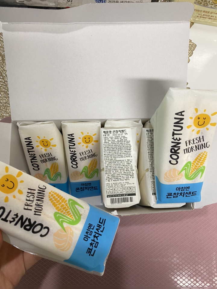 아침엔 콘참치 샌드위치
