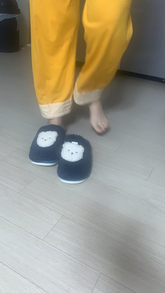 지엔무역 ASSARE 커플 털실내화 슬리퍼 방한 보온 거실화 겨울용 사무실 학교 거실 슬리퍼