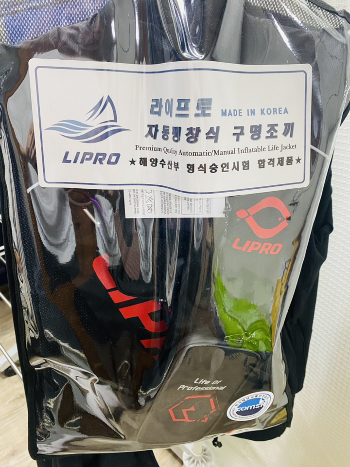 IRO 라이프로 구명조끼 자동팽창식 바다낚시조끼 착용성향상형 선상낚시조끼 해수부인증 블랙레드
