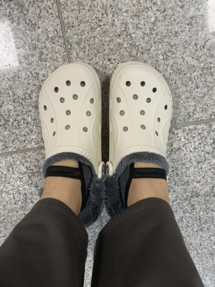 남녀공용 바야 라인드 클로그 외출용 털 슬리퍼 YW00811