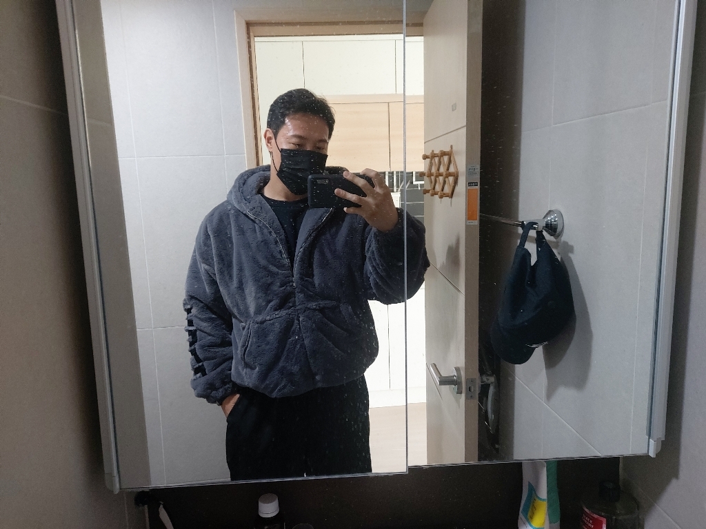 오버핏 소매 벨벳 자수 레터링 커플 밍크 퍼 후드 집업 패딩 점퍼 3coor