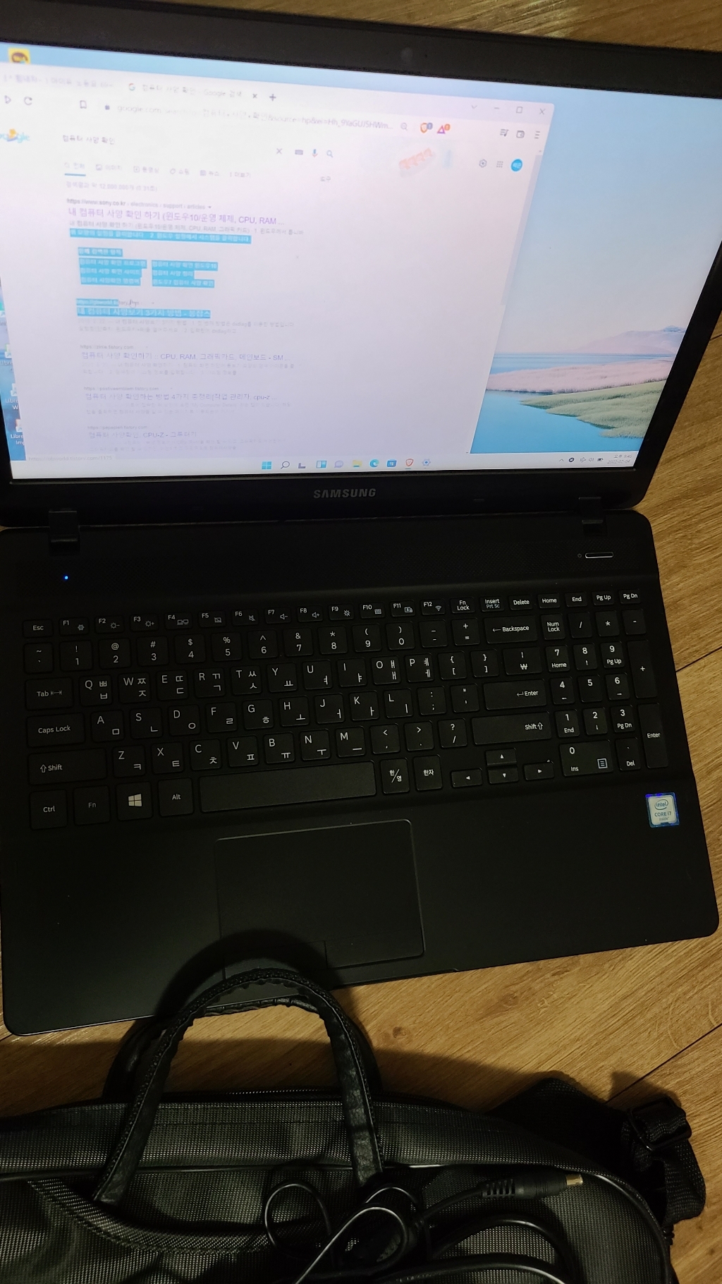삼성 156인치 중고노트북 NT371B 6세대 i7 windows11 SSD 장착 단기사용 노트북가방 증정