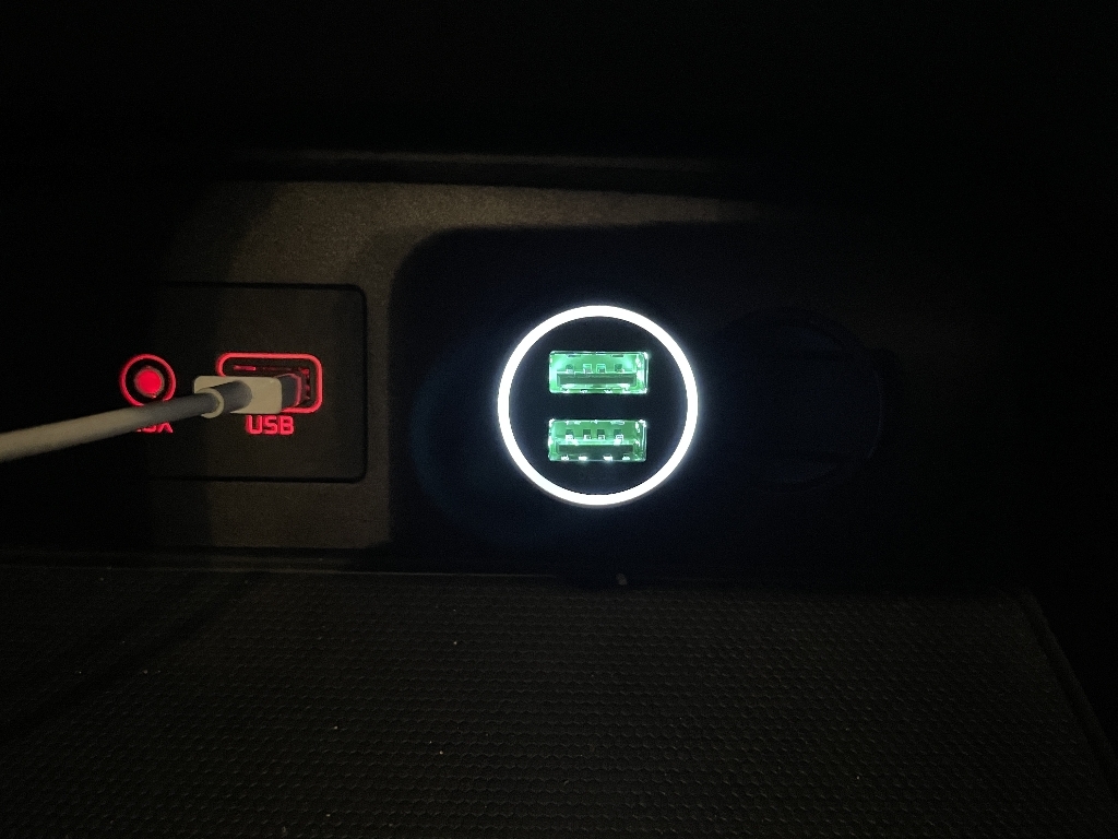디패스트 36W USB 퀵차지 12V 24V 겸용 QC 30 듀얼 차량용 고속 충전기 시거잭