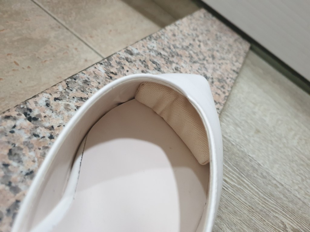 솔플레이스 구두 클때 여성 남성 뾰족 구두 하이힐 스니커즈 로퍼 운동화 앞코 쿠션 큰구두 사이즈 줄이기 축소 조절 조정 앞꿈치 앞굼치 앞발 발가락 발보 쿠션 패드 블랙 베이지