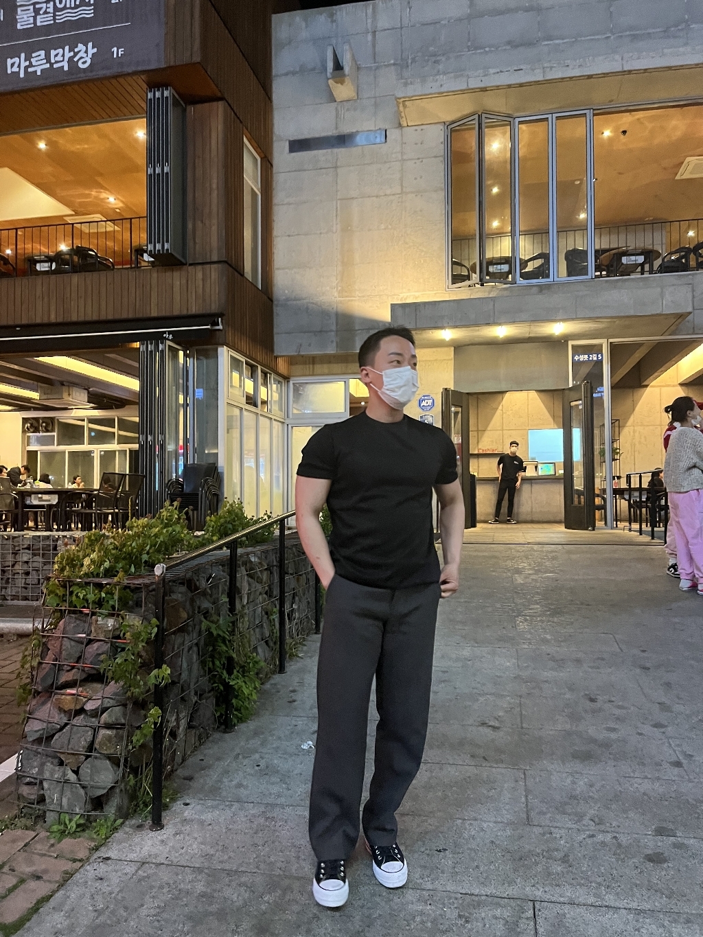 남자다잉 남성용 글로시 스판 머슬핏 반팔 티셔츠