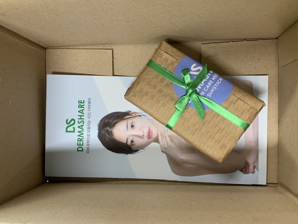 선 멀티밤 주름케어 광채스틱 주름스틱 선케어 선크림 선스크린 워터프루프 물놀이 기미케어 주름개선 미백 수분 더마쉐어 선스틱 SF50A