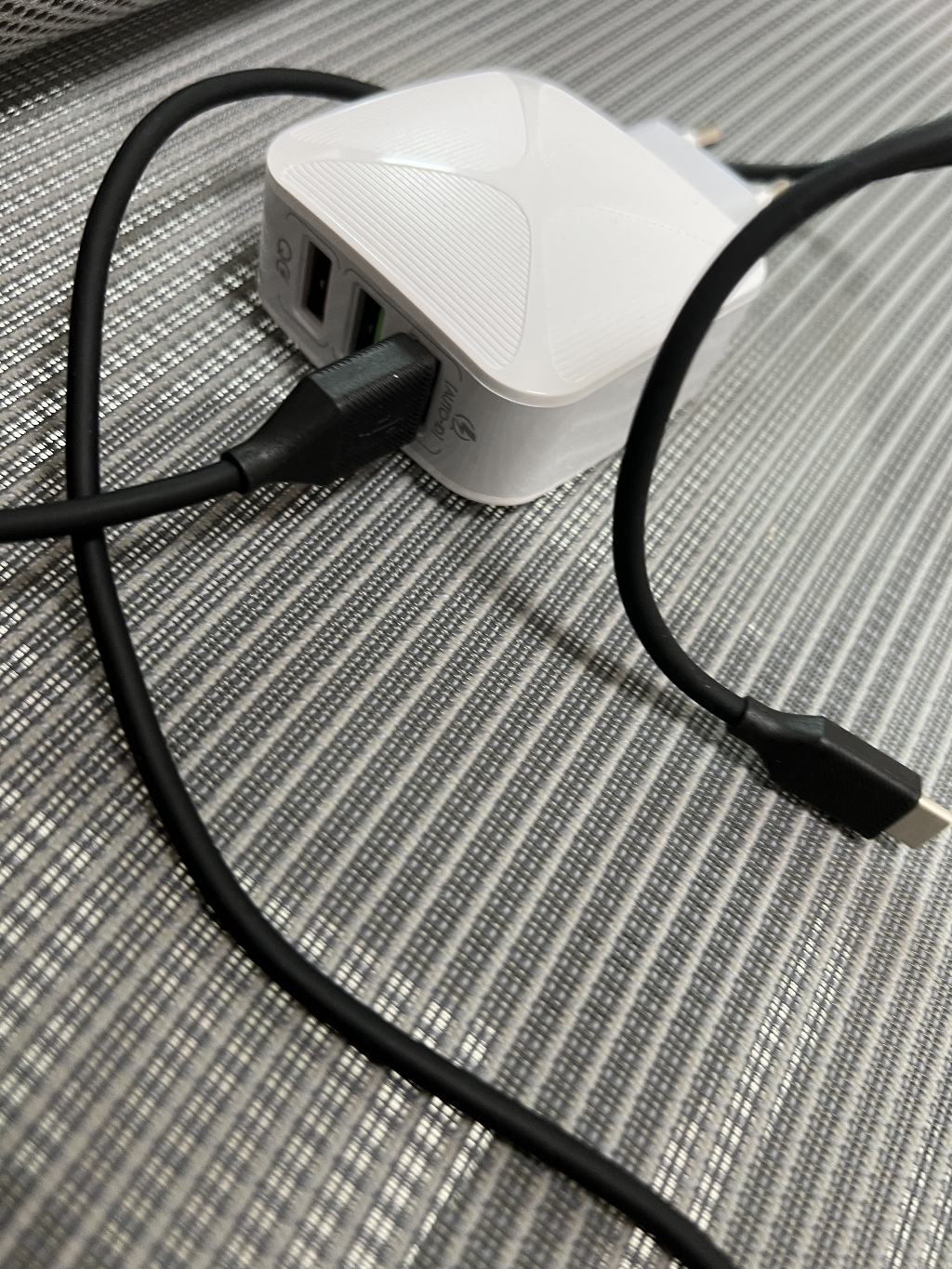 에이투 3포트 퀄컴 QC 30 고속 USB 멀티 충전기 AR0101 리뷰 후기