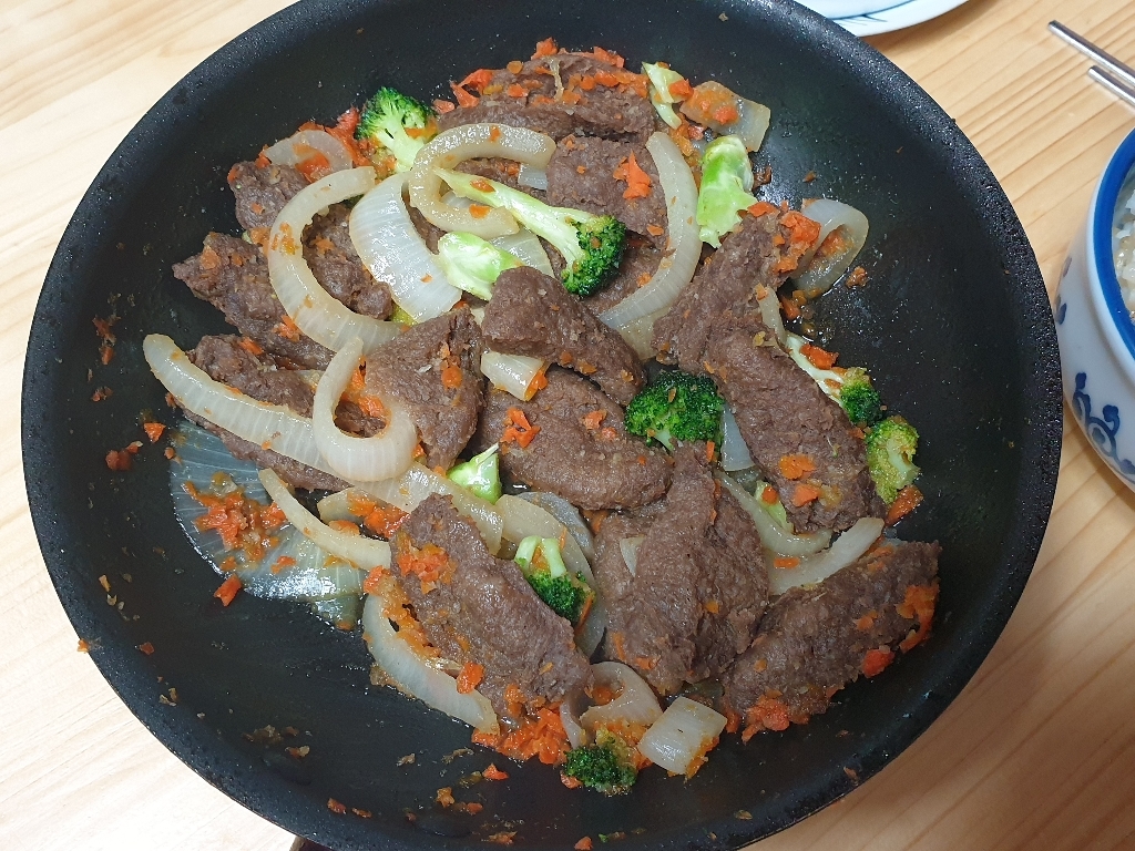 고기대신 콩고기 식물성 제육볶음 채식 대체육