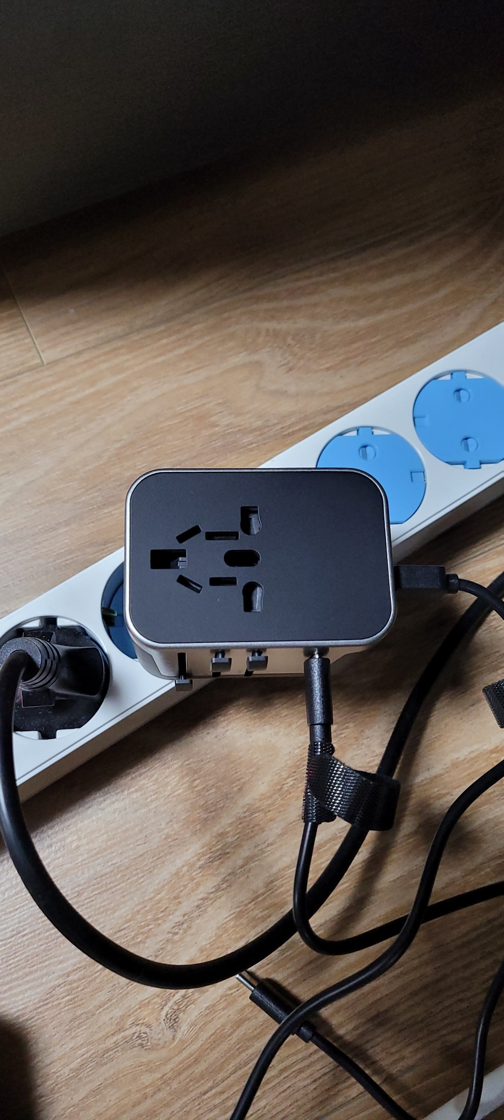 넥스원 최신형 해외여행 5포트 USB 56A 고속충전 멀티플러그 어댑터 실버