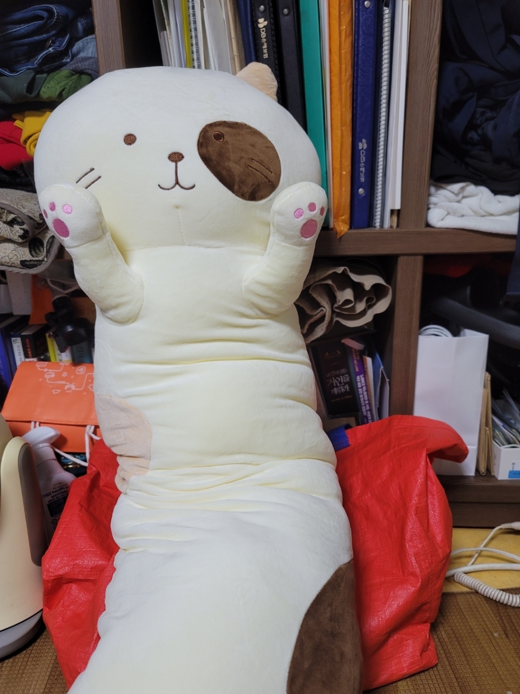실버스 쫀득모찌 안고자는 고양이 캐릭터 큐티캣 바디필로우