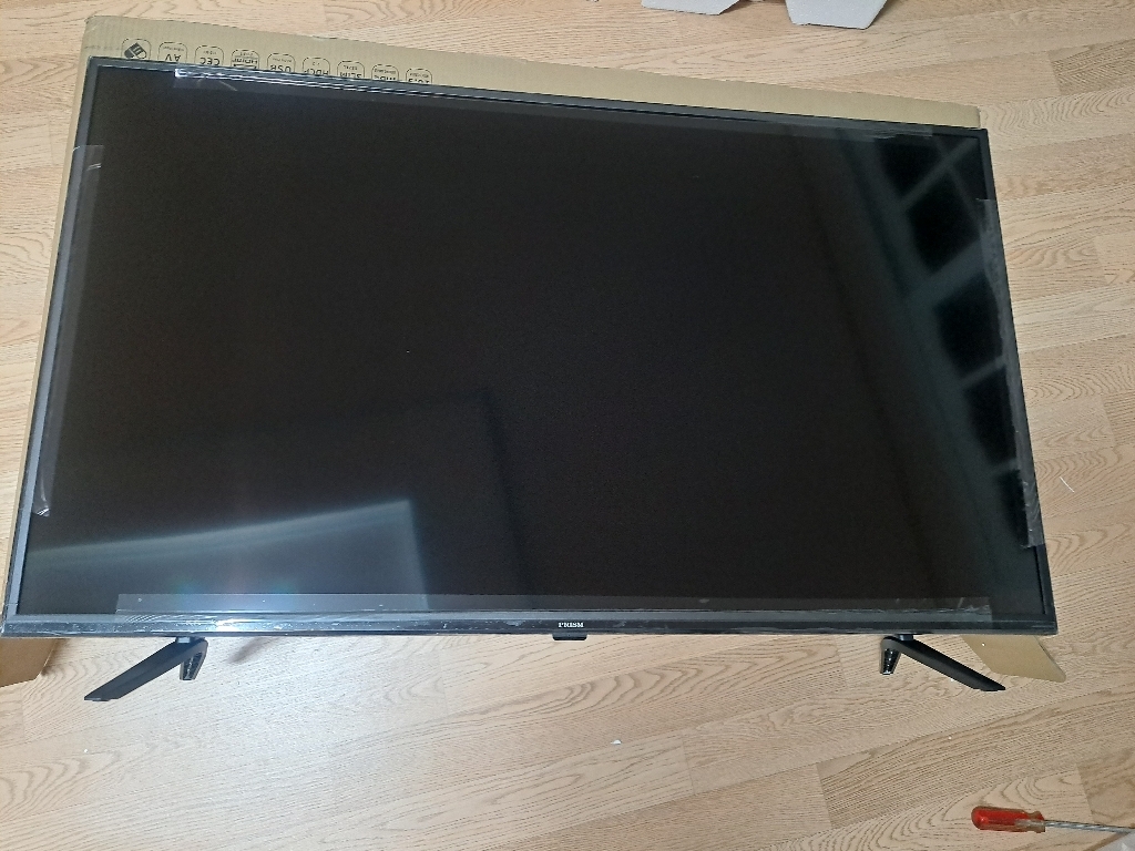 프리즘 4K UHD ED TV