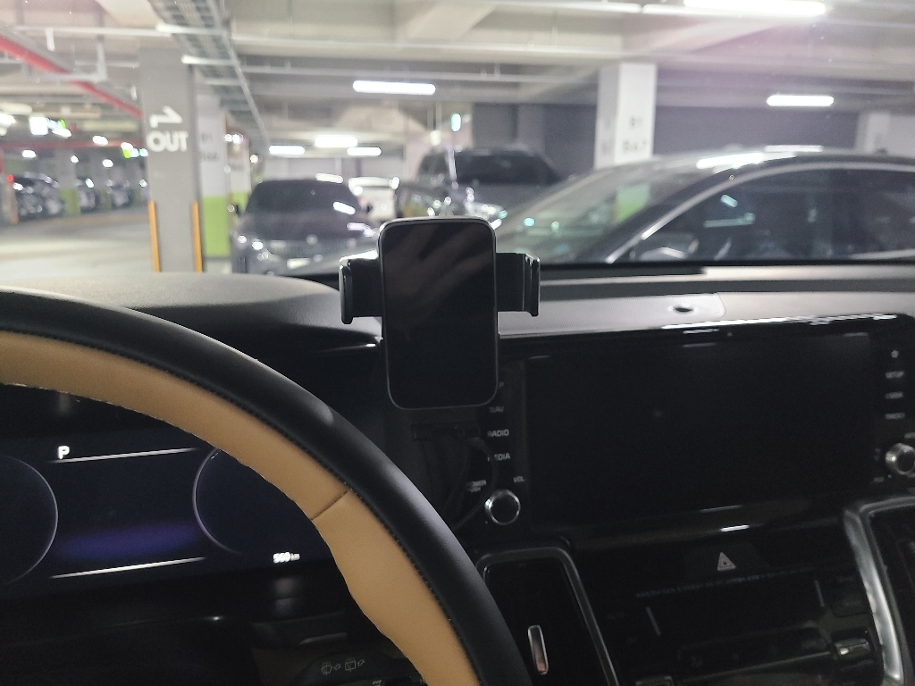 메이튼 쏘렌토 Q4 튜닝 용품 휴대폰 거치대