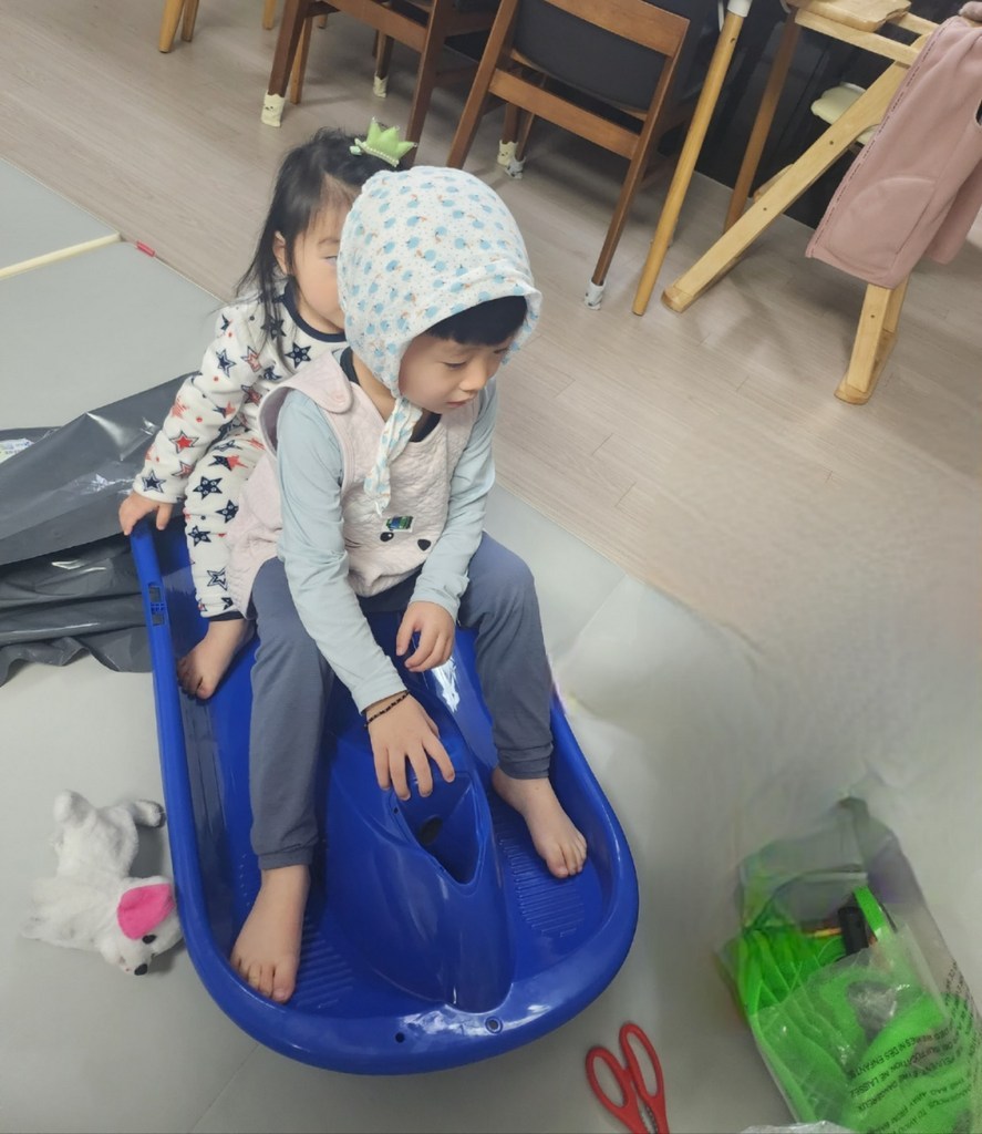 자유창구백화점 등받이 핸들 눈썰매 어린이 유아