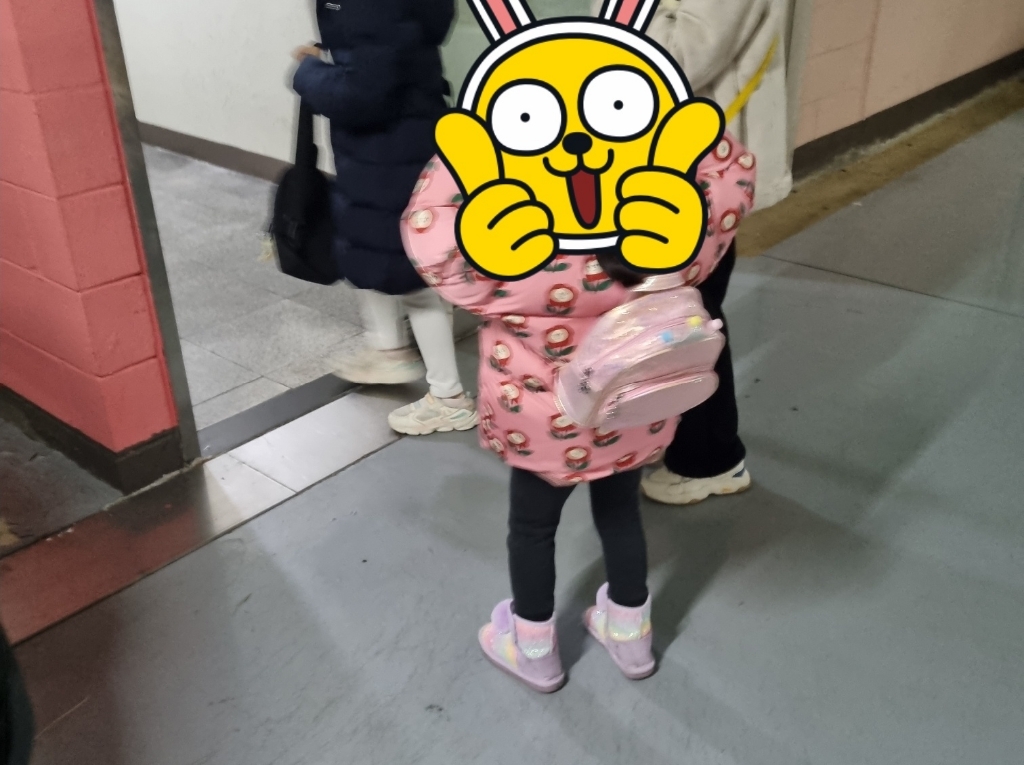 엔젤아이 왕관 비즈 체크 가방
