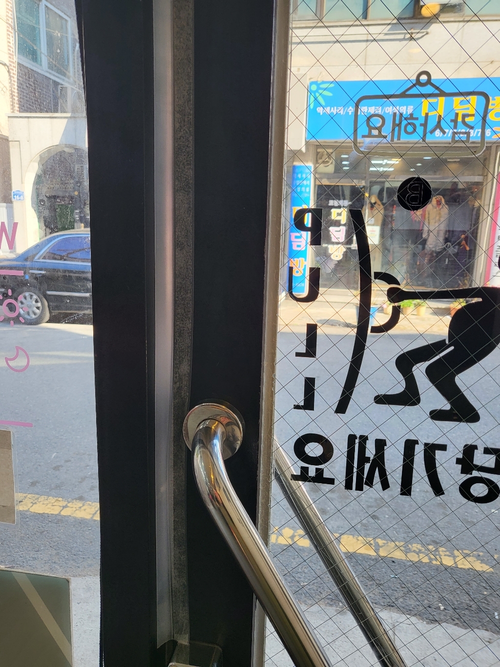 라이프핵 강력접착식 실리콘 문풍지 반투명 대용량 2 틈새문풍지 창문틈새막이