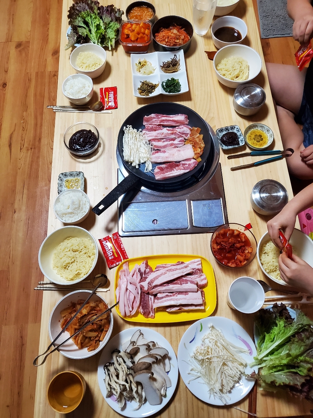 미엔우드 UV코팅 원목 불판 접이식 테이블 좌식 식탁 밥상 가정용 업소용 캠핑 미우새 김건모 고기불판