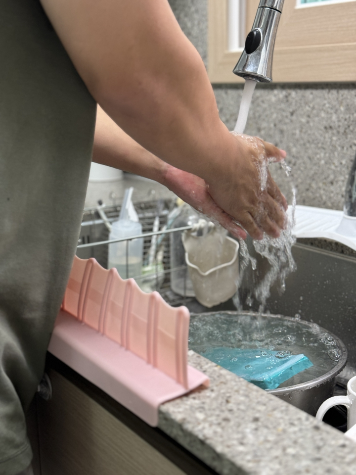 따뜻한결 흡착 3중차단 실리콘 싱크대 물막이, 1개, 핑크