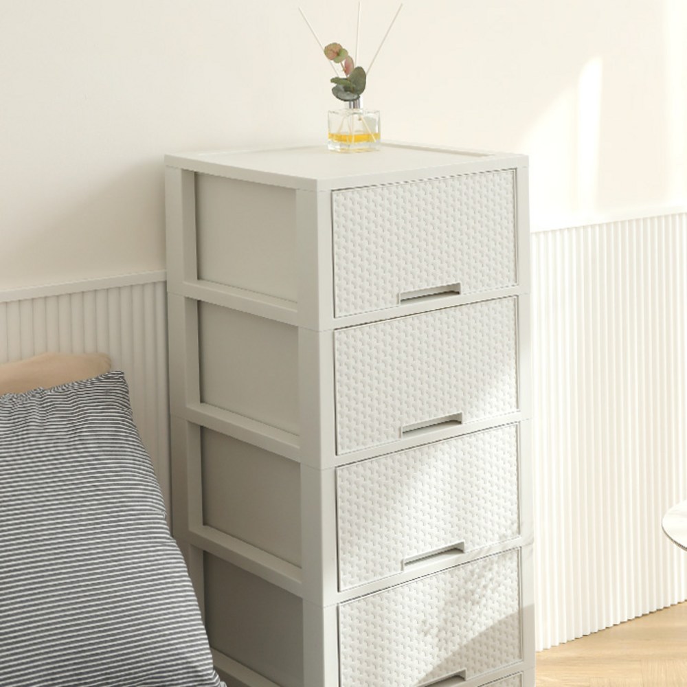 실용성과 아름다움을 겸비한 코멧 라탄 서랍장