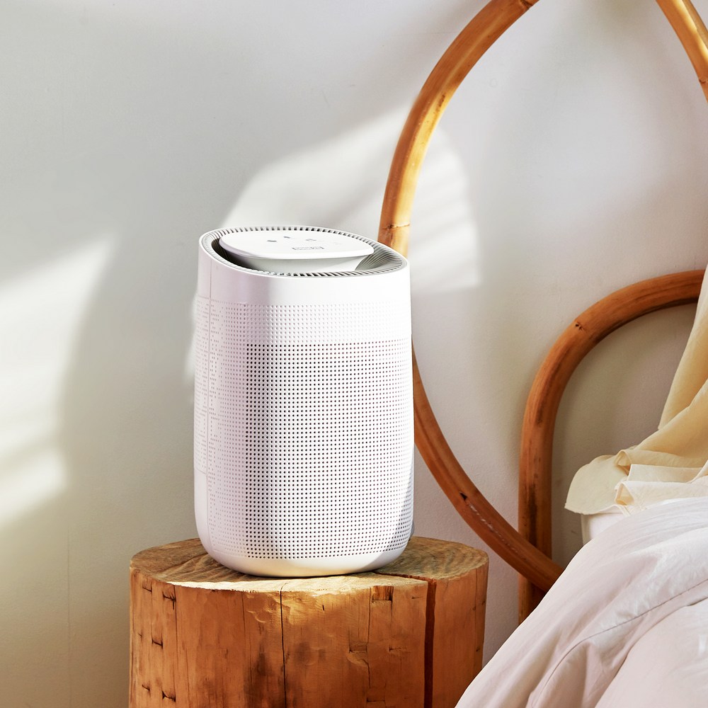 집안에 깨끗한 공기를 불어넣는 코드26 공기청정 제습기