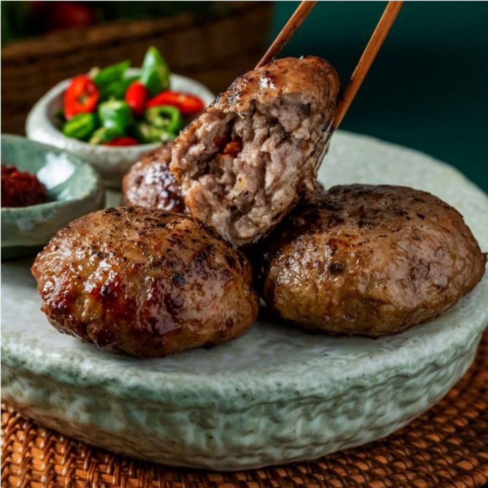 장인의 손길로 빚어낸 깊은 풍미, 고관함박 오리지널 함박스테이크로 풍요로운 미식 경험을!