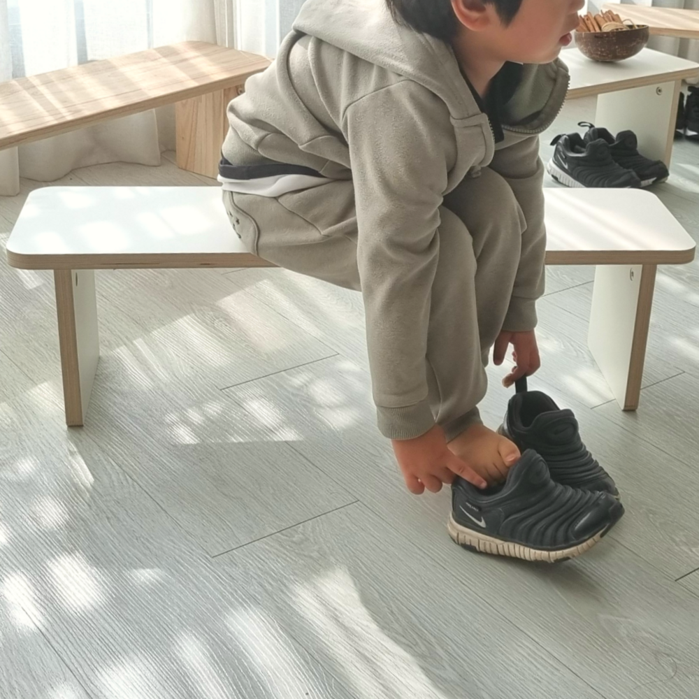 아늑한 공간에 편안함을 더하는 스스로 슈벤치