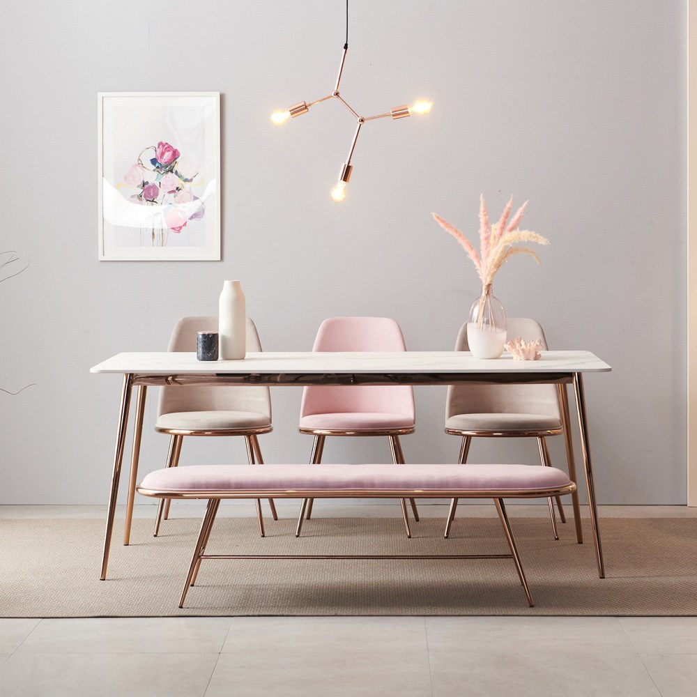 모임에 어울리는 세련된 식탁