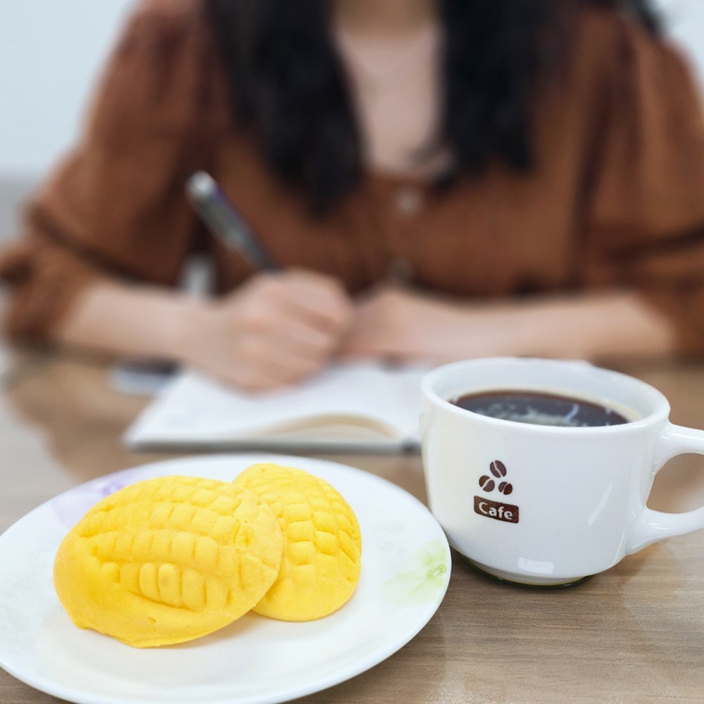 달콤하고 쫄깃한 리얼 옥수수빵으로 맛있는 즐거움을 만끽하세요!