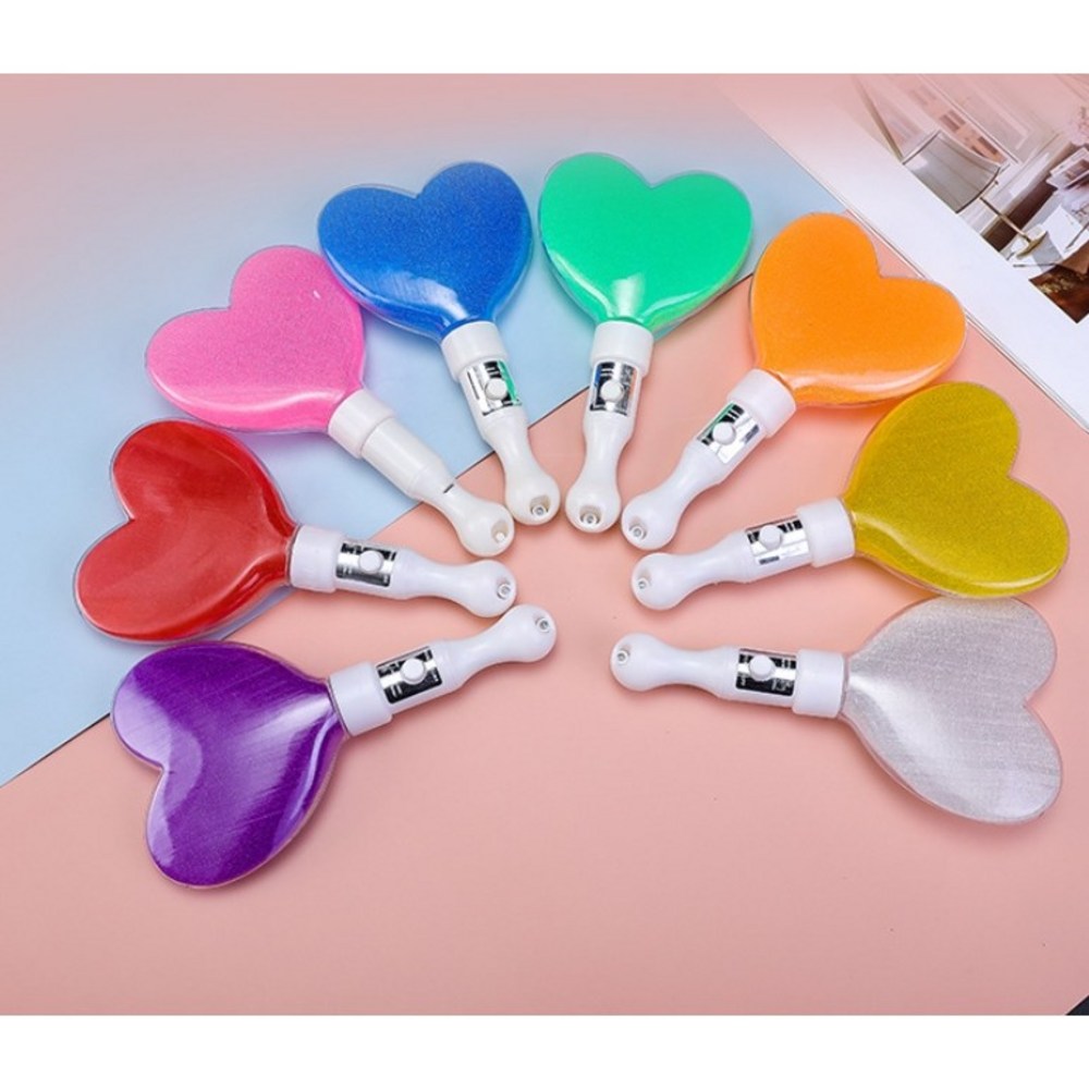 어둠을 밝히는 희망의 빛, 스타앤코 탄핵 응원봉과 함께 야광봉
