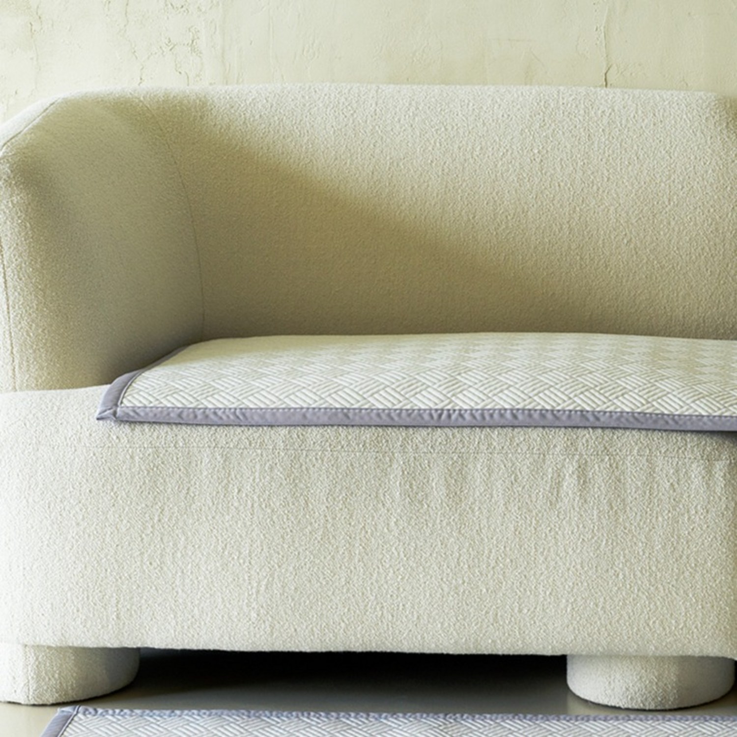 올 여름 인룸 아이스론 쿨 냉감 패드로 시원한 수면을 경험하세요.