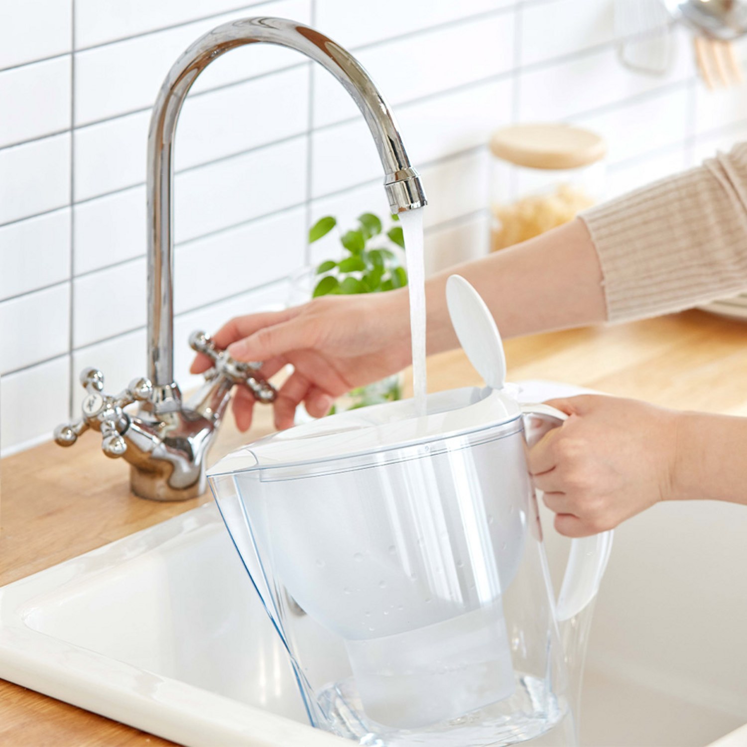 브리타 마렐라 XL 정수기로 깨끗한 물, 건강한 삶을 시작하세요.